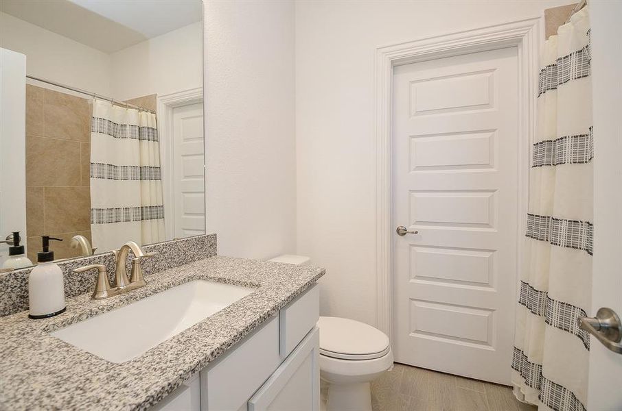 Attached bath and walk in closet