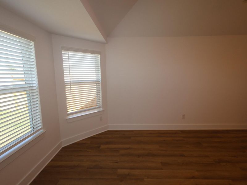 Spacious, unfurnished interior of a new home in Lago Mar, Santa Fe (Image 27).