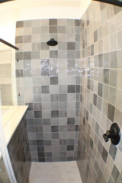 Close-up of interior finishes inside a home in Bull Hide Estates, Hewitt (Image 8).