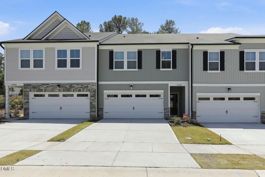 002-027-Front of Home-1500x1000