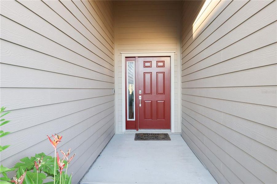 Exterior details and patio area of a home in , Dunnellon (Image 1).