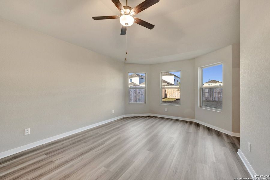 Spacious, unfurnished interior of a new home in Winding Brook, San Antonio (Image 20). Spacious, unfurnished interior of a new home in Winding Brook, San Antonio (Image 20).