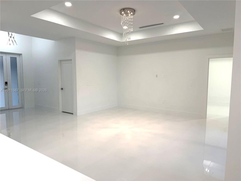 Spacious, unfurnished interior of a new home in , Lehigh Acres (Image 22).