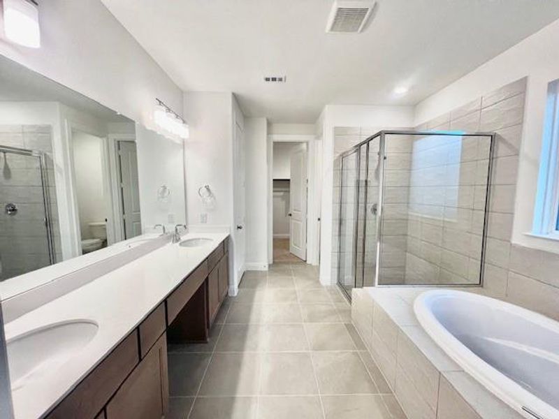 Furnished interior view inside a new home in Evergreen 55', Conroe (Image 6).