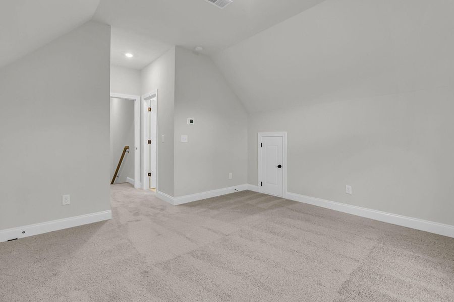 Spacious, unfurnished interior of a new home in Tidewater at Lakes of Cane Bay, Summerville (Image 12).