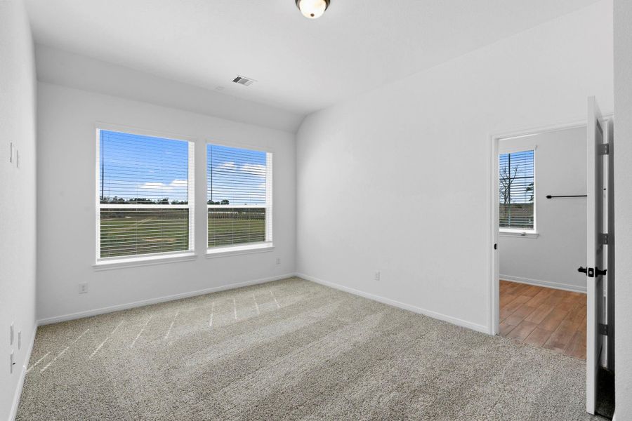 Spacious, unfurnished interior of a new home in Woodforest, Montgomery (Image 12).