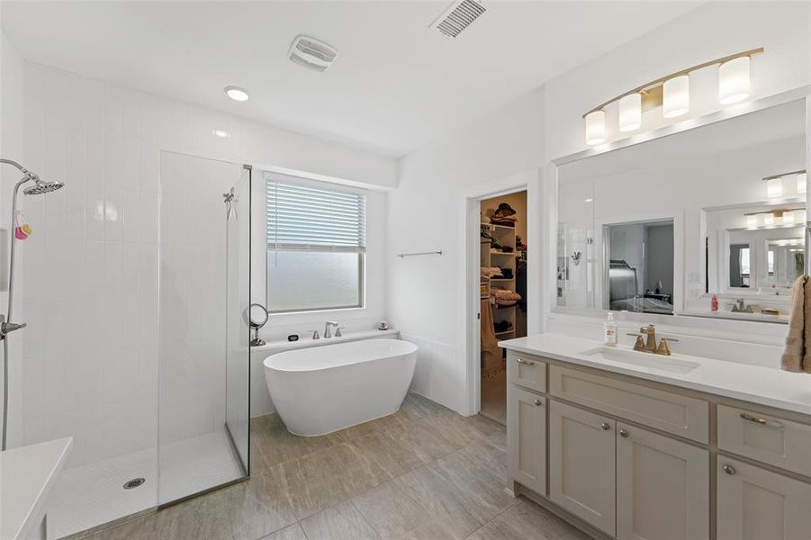 Furnished interior view inside a new home in Broadmoor Estates, Ovilla (Image 28).