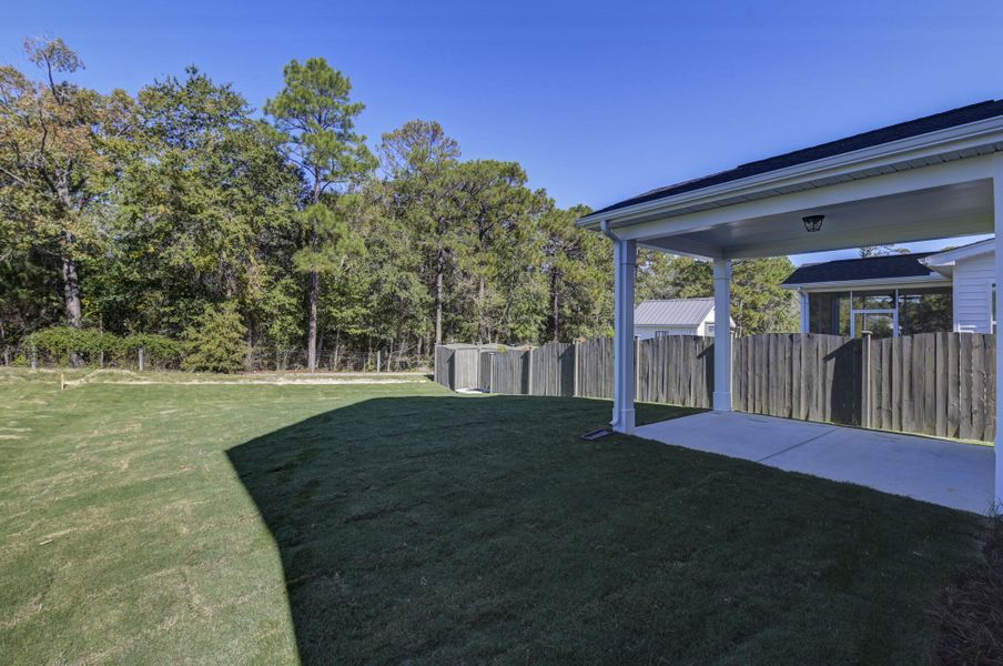 Exterior details and patio area of a home in Ashton Lakes, Lexington (Image 25).