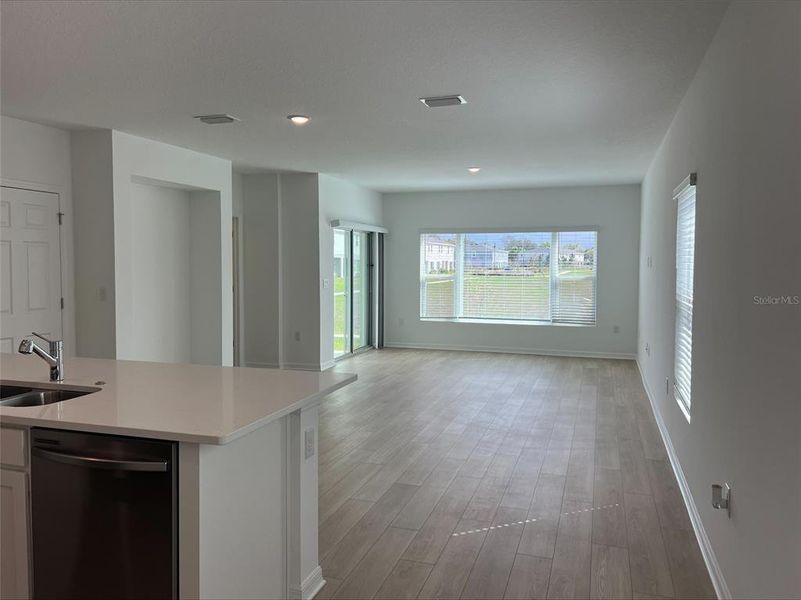 Spacious, unfurnished interior of a new home in Thompson Village Townhomes, Apopka (Image 6).