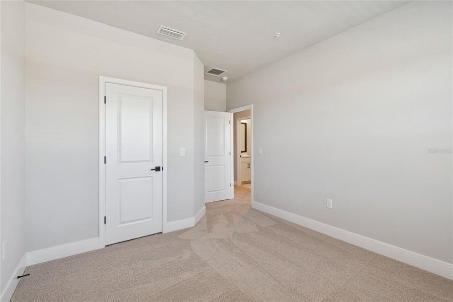 Spacious, unfurnished interior of a new home in Emerald Landing at Waterside at Lakewood Ranch – Towns, Sarasota (Image 32).