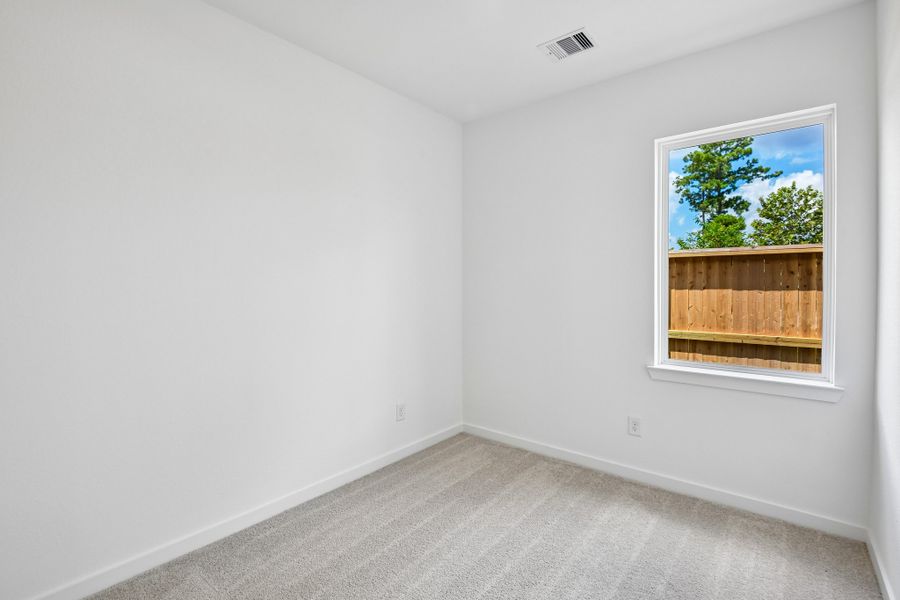Spacious, unfurnished interior of a new home in Raburn Reserve 50s, Tomball (Image 32).