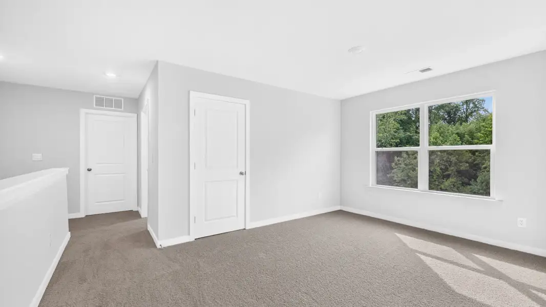 Spacious, unfurnished interior of a new home in Reedy Creek Preserve, Charlotte (Image 20).