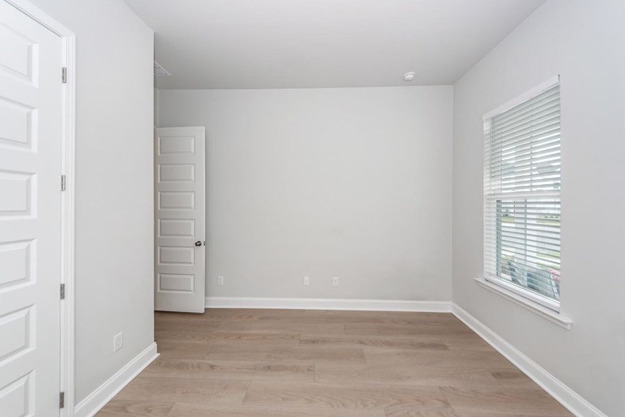 Spacious, unfurnished interior of a new home in , Summerville (Image 23).