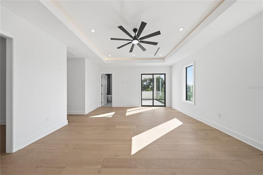 Spacious, unfurnished interior of a new home in , Tampa (Image 54).