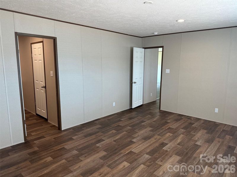 Spacious, unfurnished interior of a new home in , Shelby (Image 13).