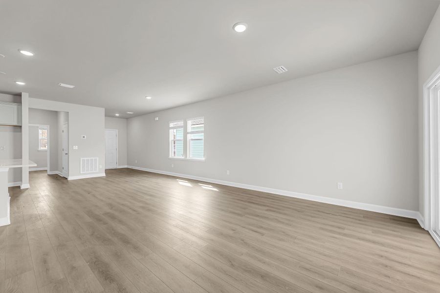 Spacious, unfurnished interior of a new home in , Ravenel (Image 27).