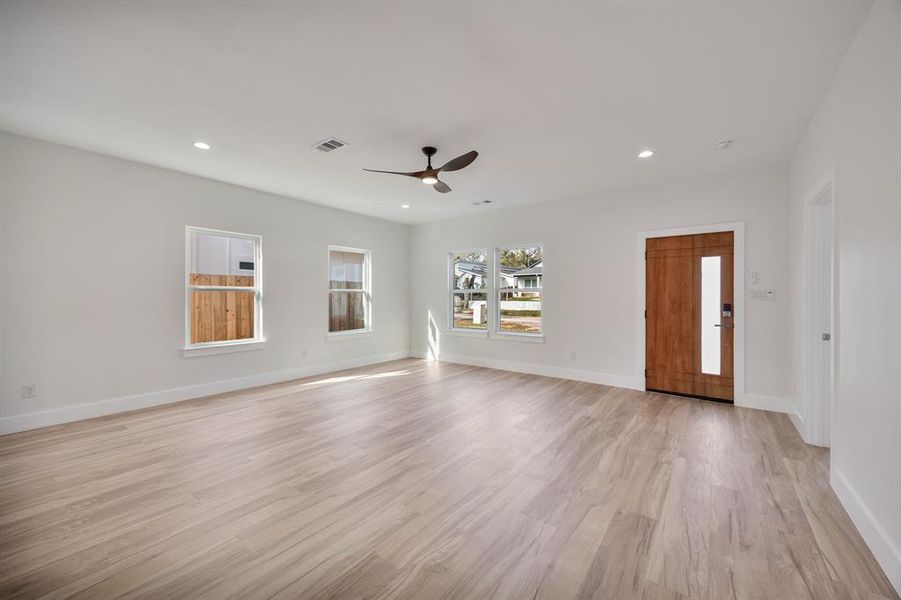 Spacious, unfurnished interior of a new home in , Dallas (Image 36).