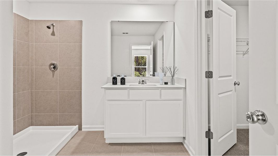 Florida CORE L002 Belmont Owners Bath F1 Base3 4 21 25