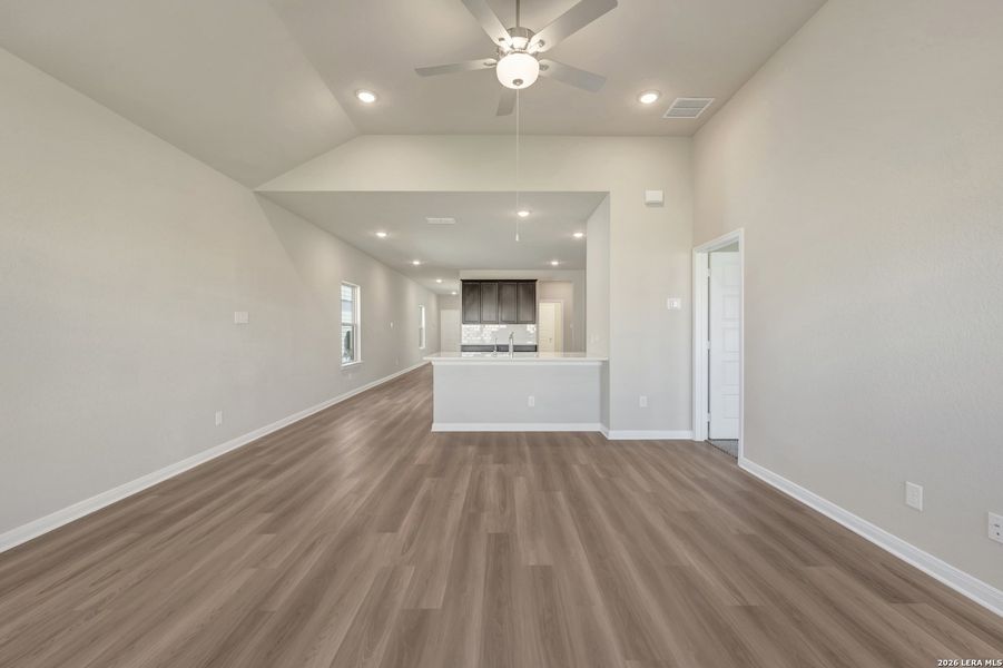 Spacious, unfurnished interior of a new home in Park Place, New Braunfels (Image 30).