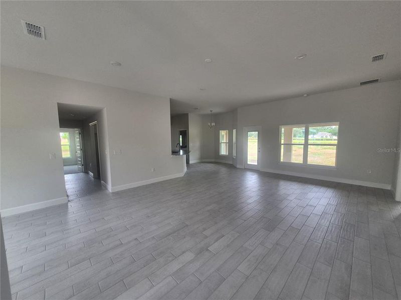 Spacious, unfurnished interior of a new home in Hill Country Estates, Dade City (Image 30).