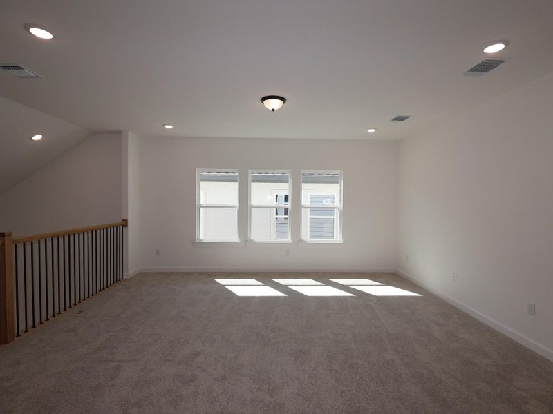 Spacious, unfurnished interior of a new home in Edgewood, Leander (Image 6).