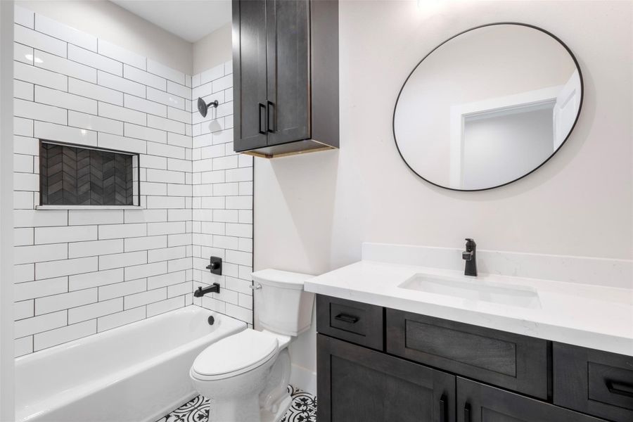 Furnished interior view inside a new home in , Baytown (Image 18).