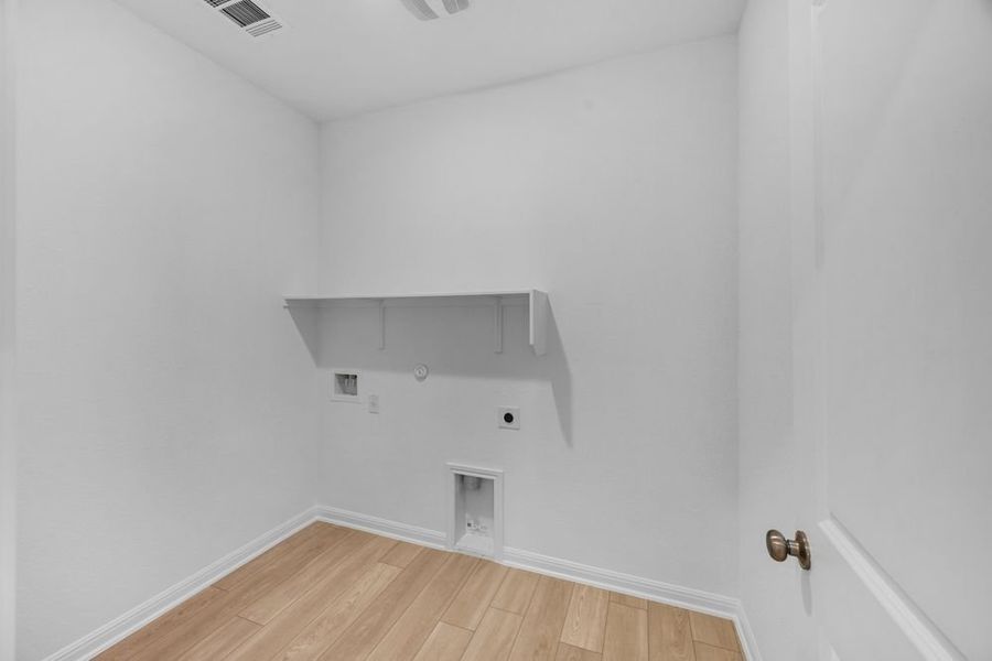 Spacious, unfurnished interior of a new home in Emory Crossing 50s, Hutto (Image 13).