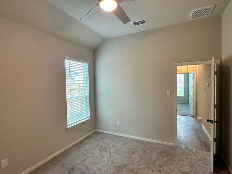 Spacious, unfurnished interior of a new home in Creekhaven, Iowa Colony (Image 16). Spacious, unfurnished interior of a new home in Creekhaven, Iowa Colony (Image 16).