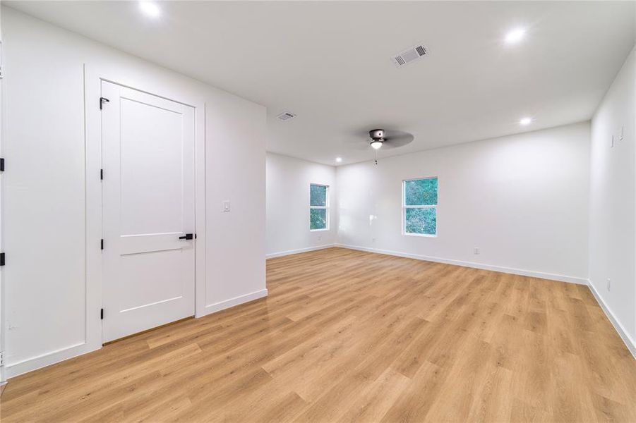 Spacious, unfurnished interior of a new home in , Dallas (Image 17).