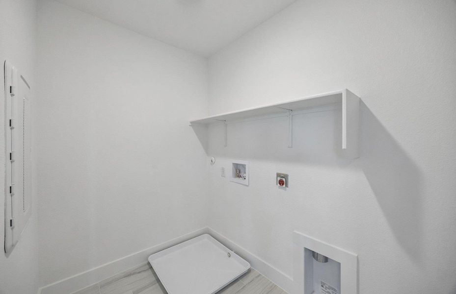 Spacious, unfurnished interior of a new home in Saddleback at Santa Rita Ranch, Liberty Hill (Image 18).