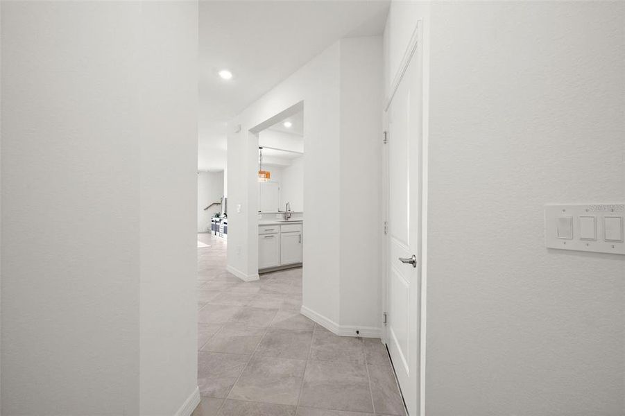 Spacious, unfurnished interior of a new home in Tuckers Cove, Punta Gorda (Image 22). Spacious, unfurnished interior of a new home in Tuckers Cove, Punta Gorda (Image 22).