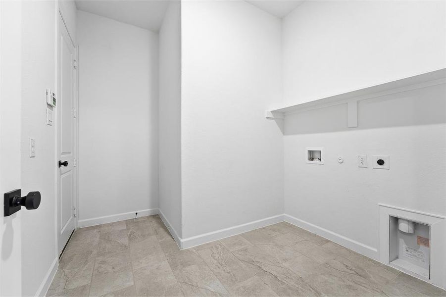 Spacious, unfurnished interior of a new home in Green Meadows, Celina (Image 19).