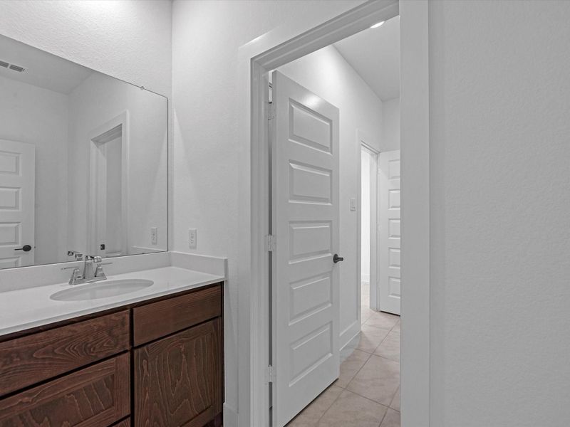 Furnished interior view inside a new home in Cross Creek Ranch 65′, Fulshear (Image 8). Furnished interior view inside a new home in Cross Creek Ranch 65′, Fulshear (Image 8).