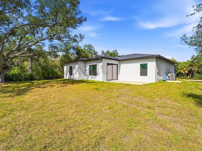 Exterior details and patio area of a home in , Port Charlotte (Image 4).