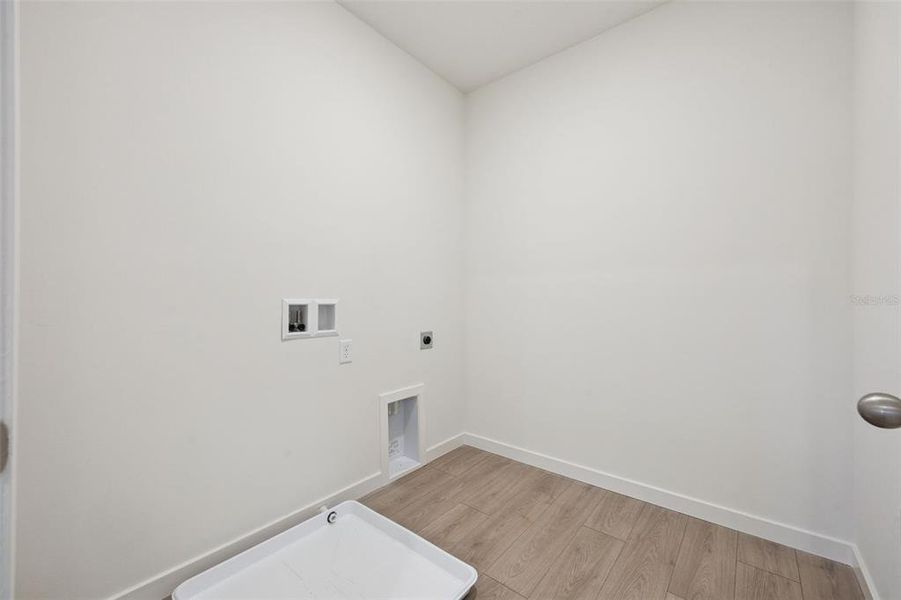 Spacious, unfurnished interior of a new home in Bradbury Estates, Sanford (Image 12).