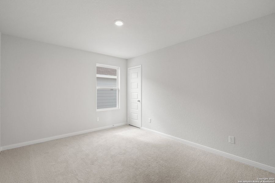 Spacious, unfurnished interior of a new home in Dauer Ranch, New Braunfels (Image 28). Spacious, unfurnished interior of a new home in Dauer Ranch, New Braunfels (Image 28).