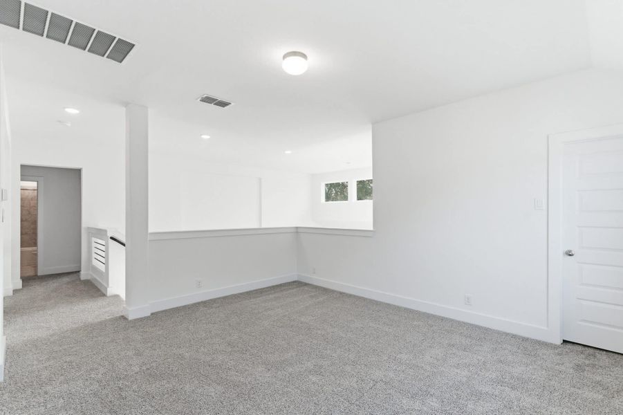 Spacious, unfurnished interior of a new home in Buffalo Crossing, Cibolo (Image 36). Spacious, unfurnished interior of a new home in Buffalo Crossing, Cibolo (Image 36).
