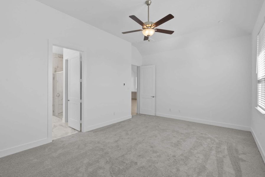 Spacious, unfurnished interior of a new home in Beacon Point, Texas City (Image 17).