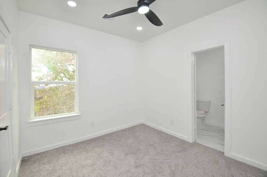 Spacious, unfurnished interior of a new home in , Houston (Image 17).