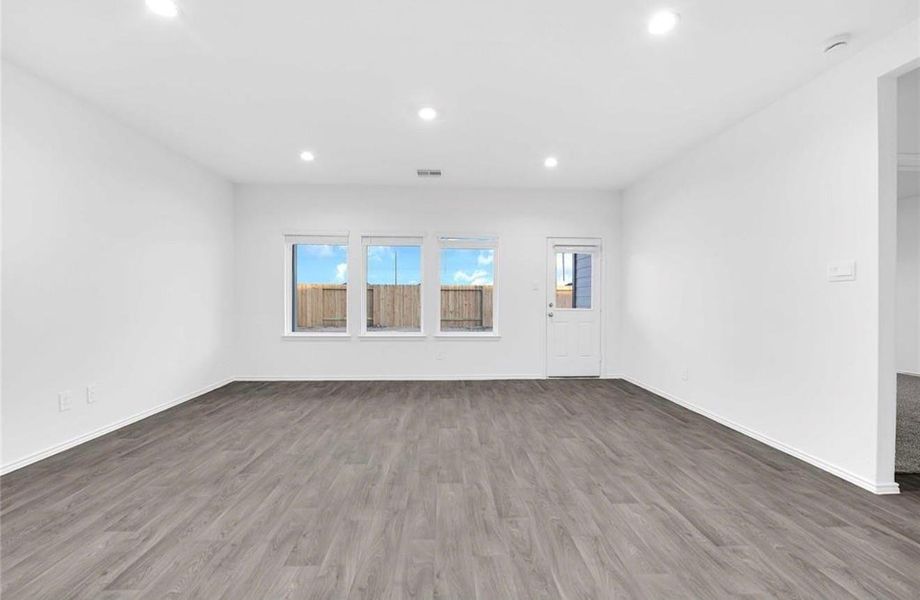 Spacious, unfurnished interior of a new home in , Sealy (Image 11).