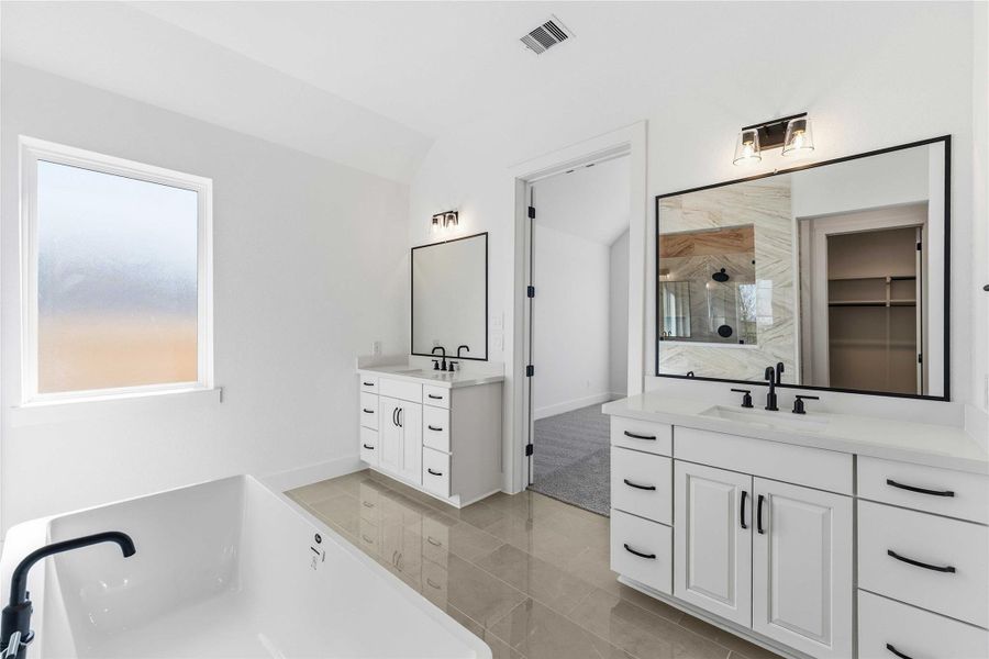 Furnished interior view inside a new home in Valencia, Manvel (Image 6).