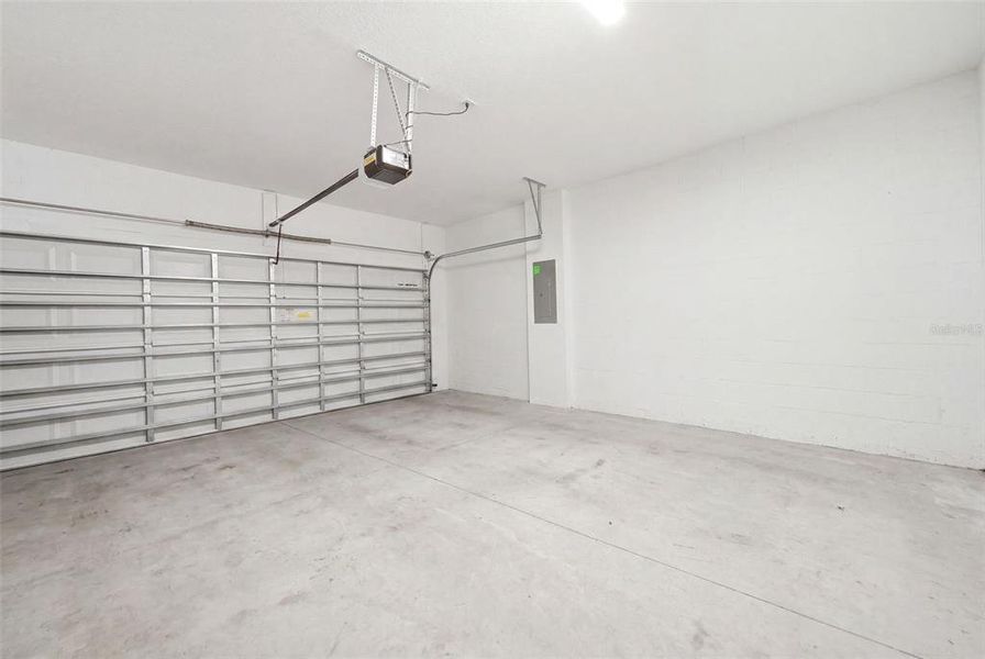 Spacious, unfurnished interior of a new home in The Timbers at Everlands, Palm Bay (Image 40).