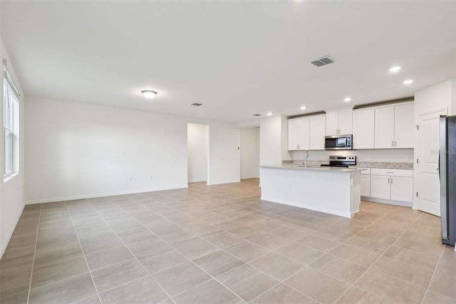 Spacious, unfurnished interior of a new home in Hamilton Bluff - Signature Series, Lake Hamilton (Image 23).