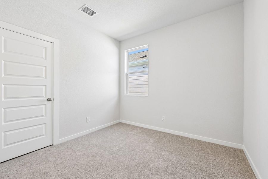 Spacious, unfurnished interior of a new home in Trinity Ranch, Elgin (Image 26).