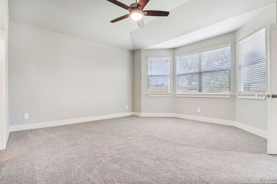 Spacious, unfurnished interior of a new home in Thomas Pond, San Antonio (Image 26). Spacious, unfurnished interior of a new home in Thomas Pond, San Antonio (Image 26).