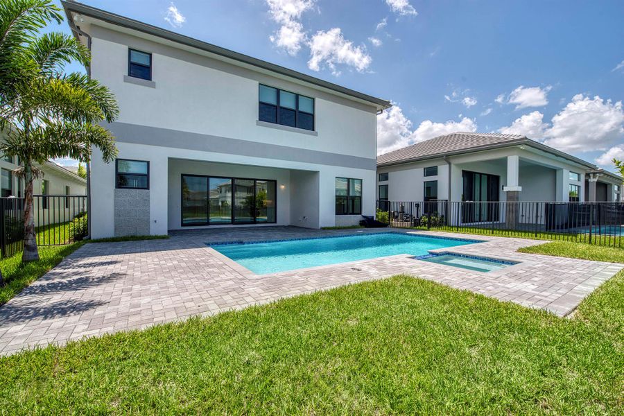 Furnished interior view inside a new home in Apex at Avenir, Palm Beach Gardens (Image 46).