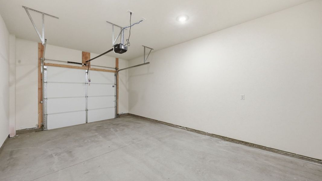 Spacious, unfurnished interior of a new home in Fieldcrest Acres Townhomes, Blountville (Image 24).