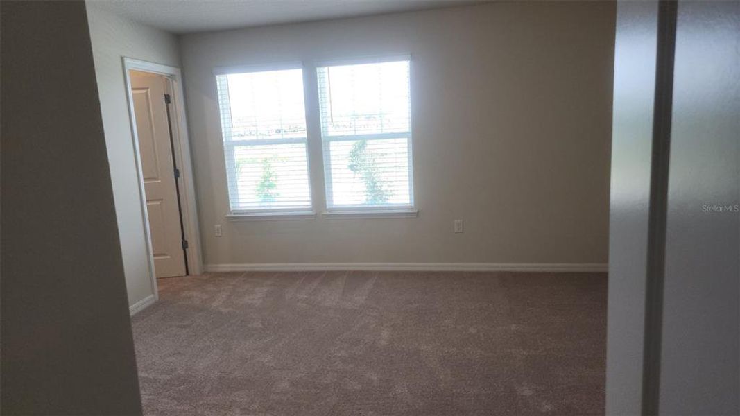 Spacious, unfurnished interior of a new home in , Winter Garden (Image 12).