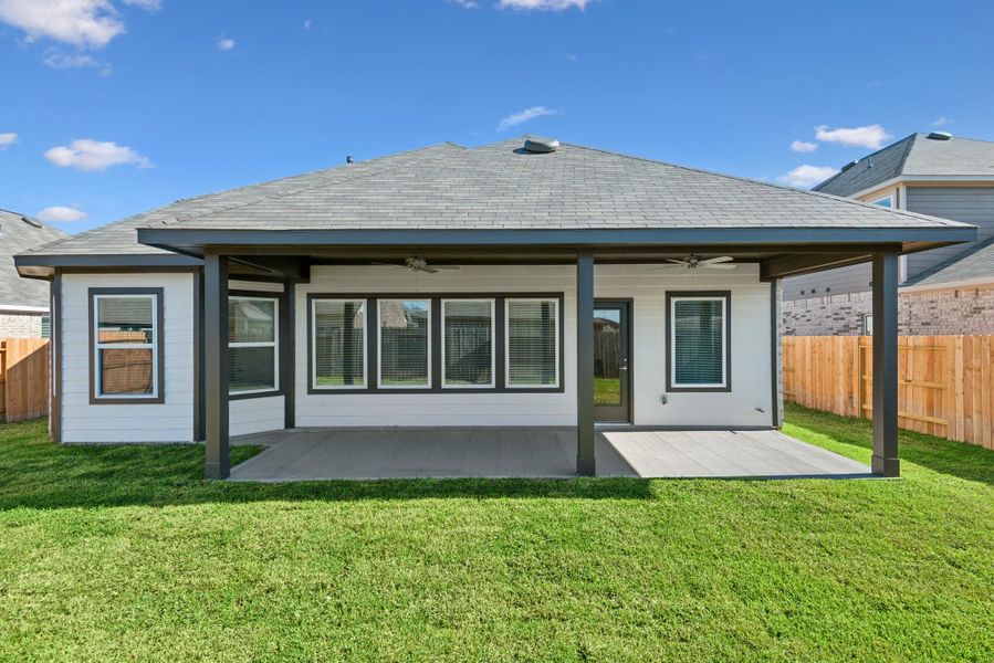 Exterior details and patio area of a home in Miller's Pond, Rosenberg (Image 3).