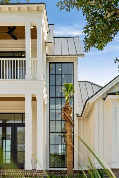 Exterior details and patio area of a home in , Ravenel (Image 3).